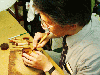 京都市上京区の印鑑・はんこ屋【畑正】は、精魂込めて彫刻します