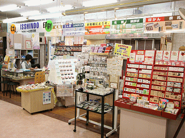 豊田市の印鑑・はんこ屋【一心堂印房生協店】は、明るい店内に豊富な品揃えです